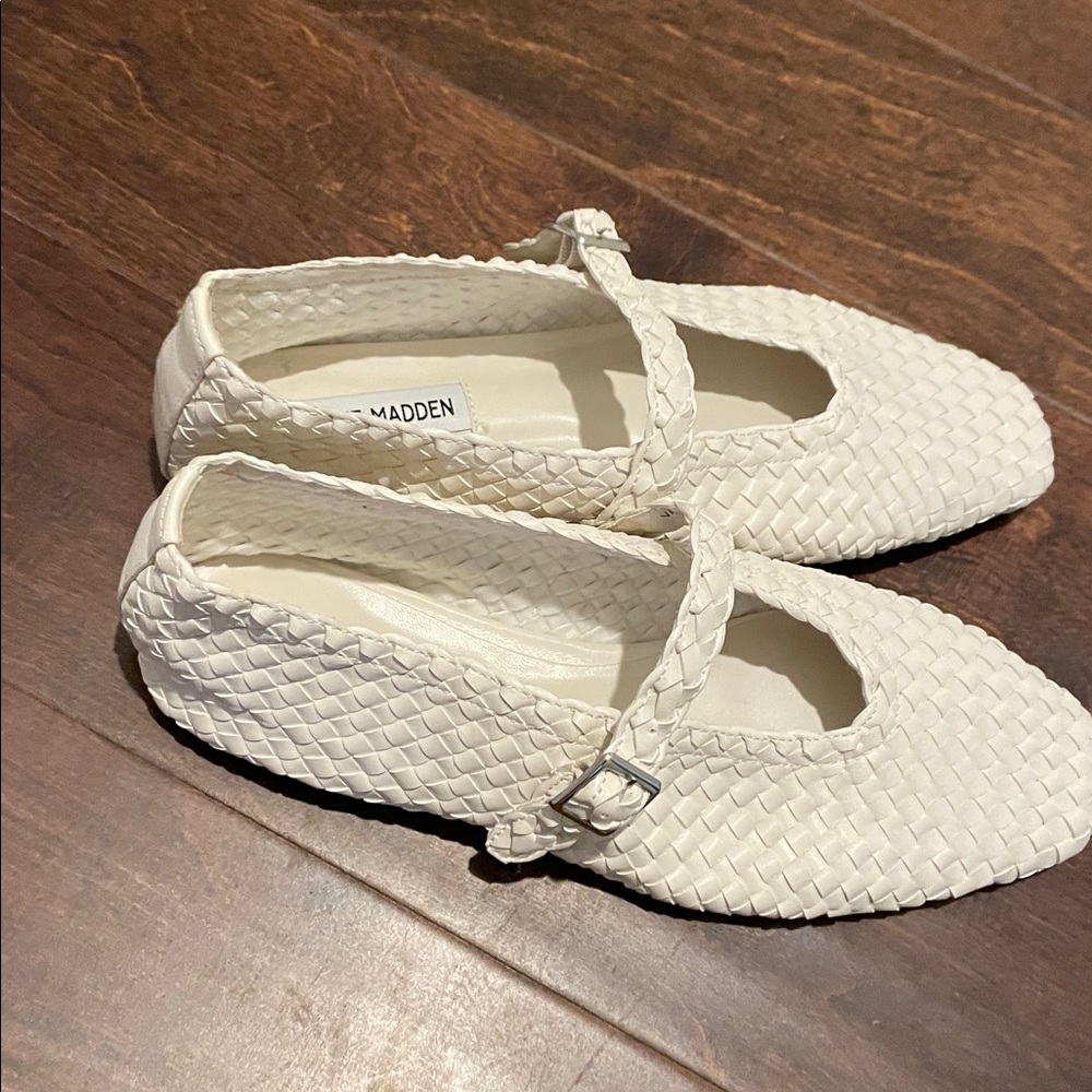 Steve Madden Dreaming Mary Jane Woven Flats Size 9 Ivory Buckled Strap Round Toe - Picture 3 of 13